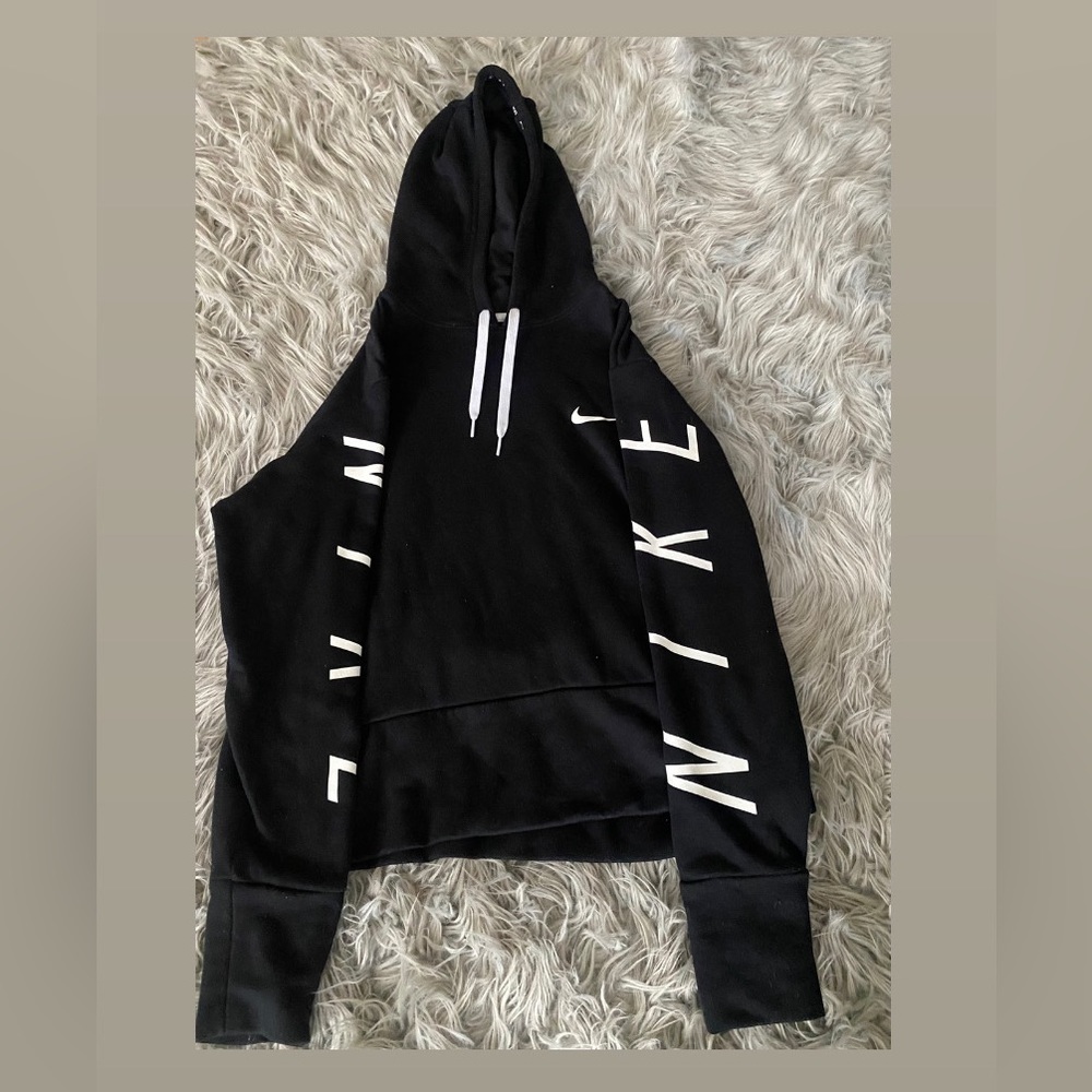 Cropped Nike Hoodie